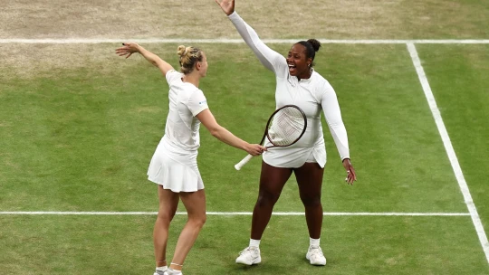 Další triumf českého tenisu. Kateřina Siniaková ovládla Wimbledon ve čtyřhře