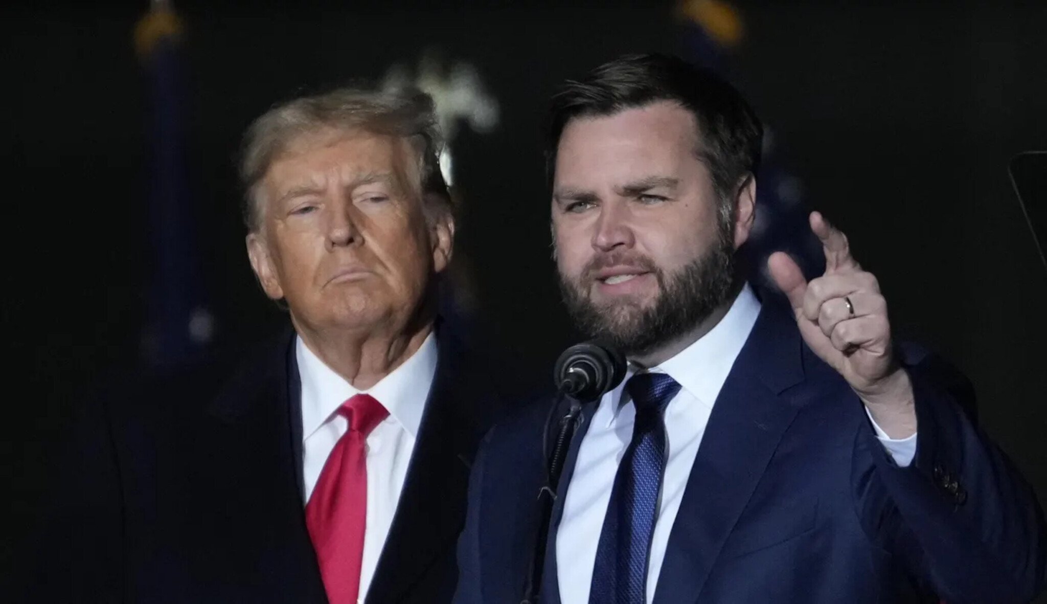 Mariňák z „vidlákova“. Kdo je Trumpův kandidát na viceprezidenta J. D. Vance?