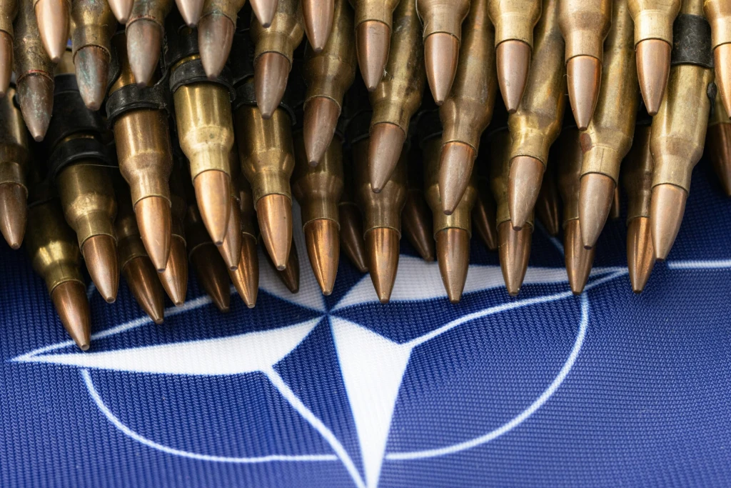 Země NATO podpoří Ukrajinu čtyřiceti miliardami eur. Na dlouhodobé pomoci se neshodly