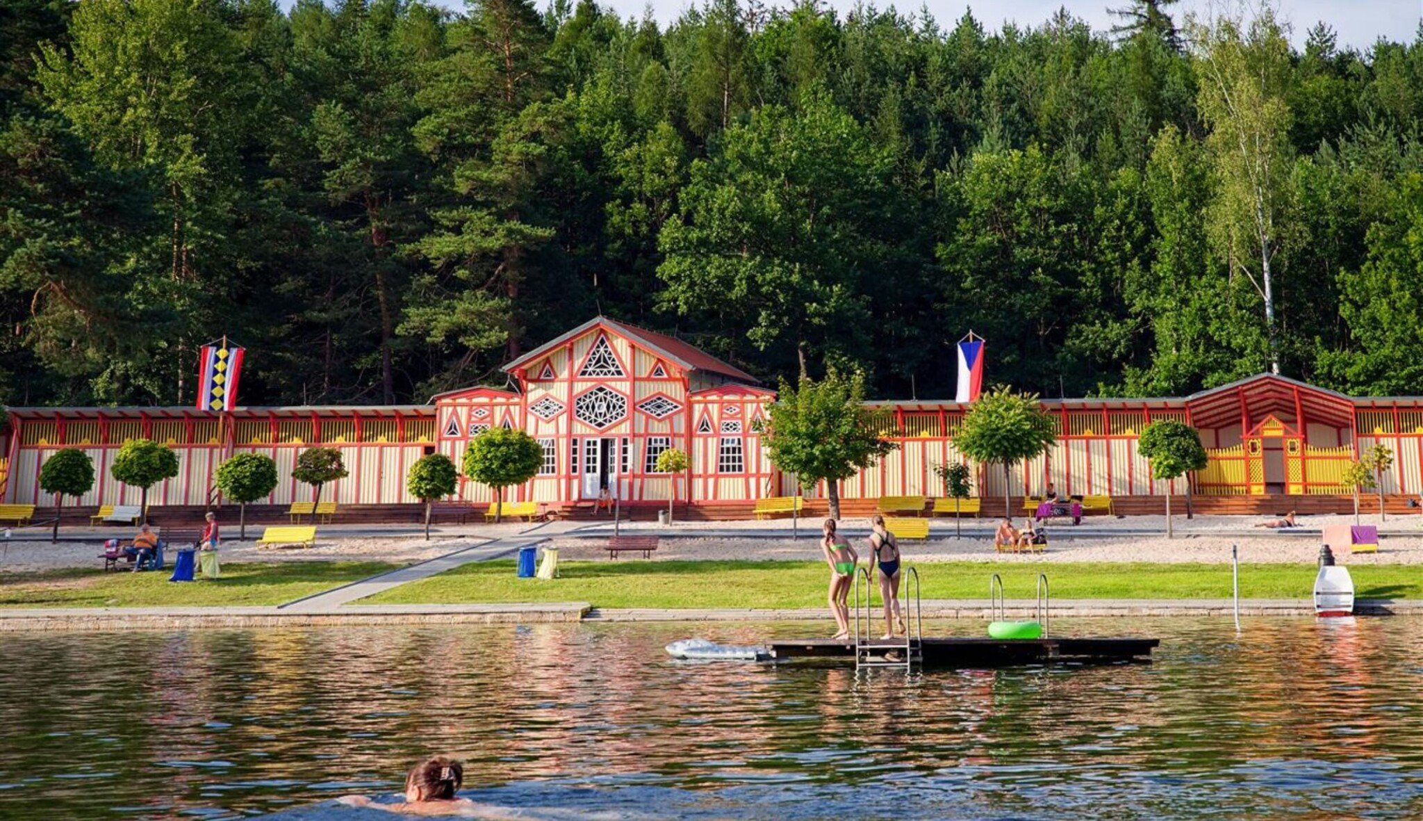 Kapku chladu, prosím! Kam vyrazit k vodě, když město sužují vedra?