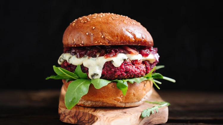 Dokonalý vege burger existuje. Je překvapivě zdravý a&nbsp;fantasticky šťavnatý