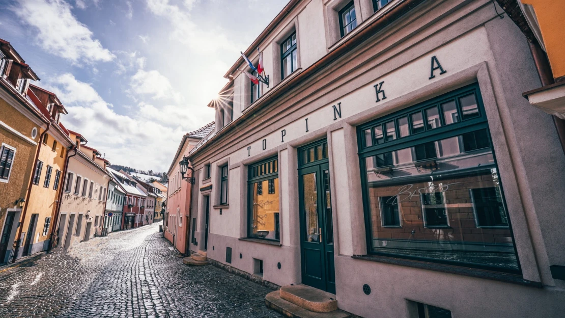 Poklad mezi turistickými pastmi. Topinka zvedá gastronomii Českého Krumlova