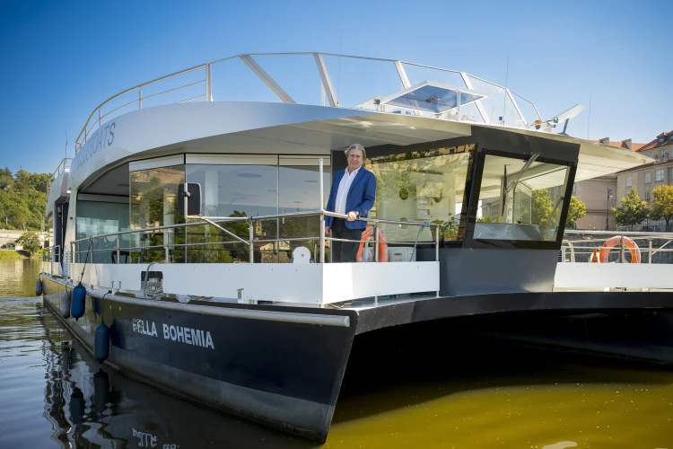 Elektro revoluce na Vltavě: Plavba s&nbsp;Prague Boats vás nadchne i&nbsp;vizí eko budoucnosti