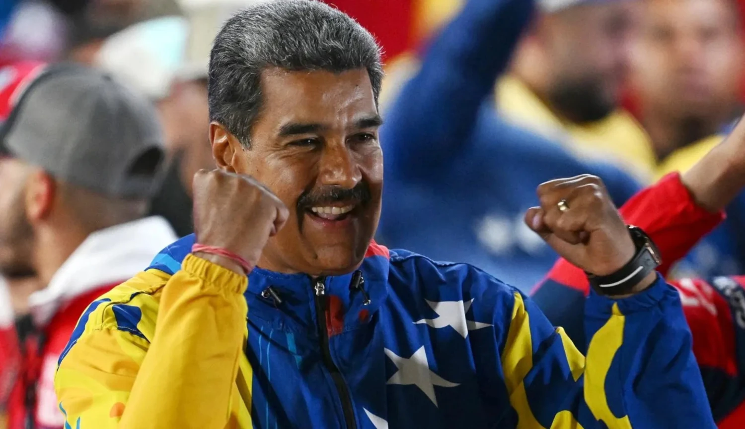 Z ropné velmoci udělal černou díru. Teď se Maduro drží moci zuby nehty 