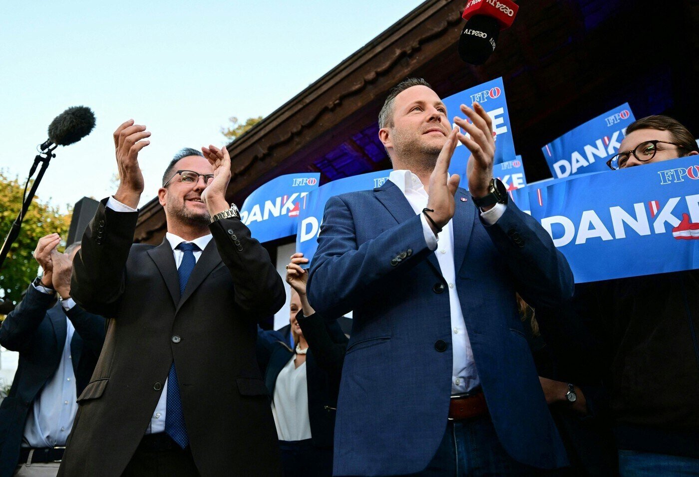 V rakouských volbách zvítězila pravicově populistická FPÖ, ukazují první odhady