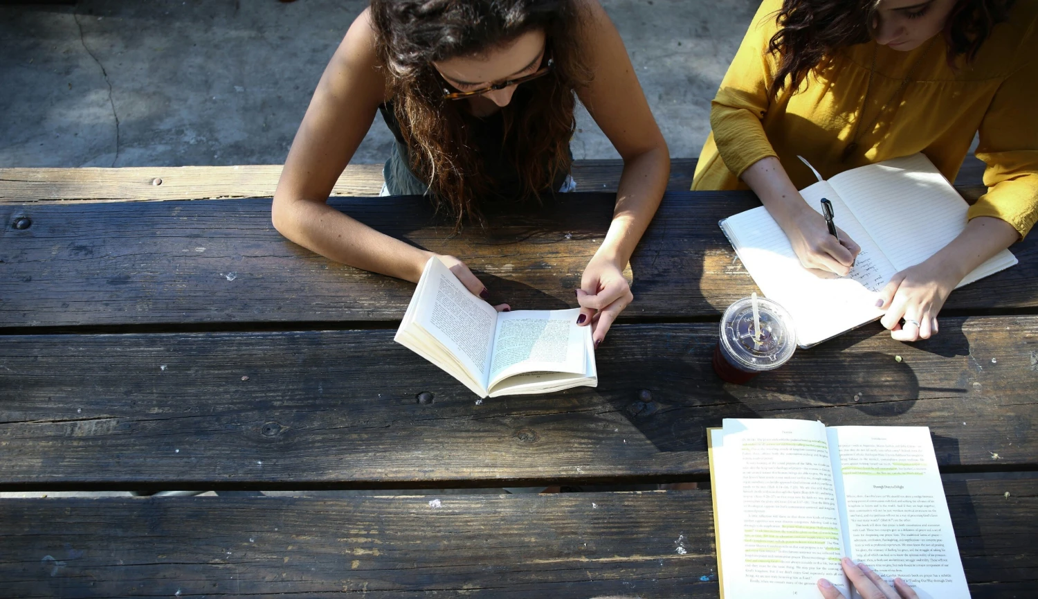 Na soukromé školy za statisíce míří stále více studentů. Ředitelé popisují proč