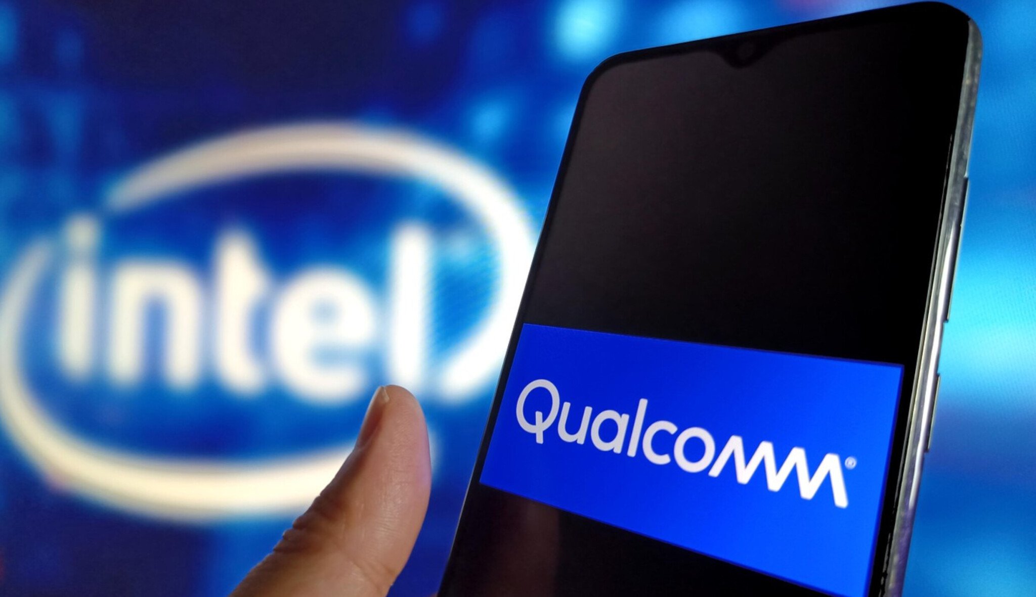 Největší tech deal v historii? Qualcomm krouží kolem chřadnoucího Intelu