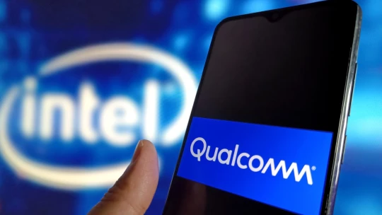 Největší tech deal v&nbsp;historii? Qualcomm krouží kolem chřadnoucího Intelu