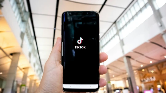 TikTok zrušil účty ruských státních médií. Chce zabránit šíření dezinformací před volbami v&nbsp;USA