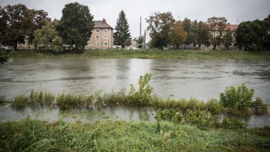 Ranní výběr: Povodně ničí zemi. Zvedají však i vlnu solidarity