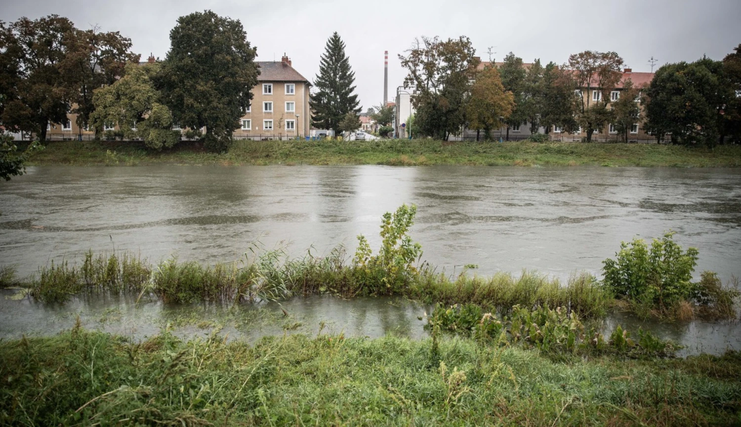 Ranní výběr: Povodně ničí zemi. Zvedají však i vlnu solidarity