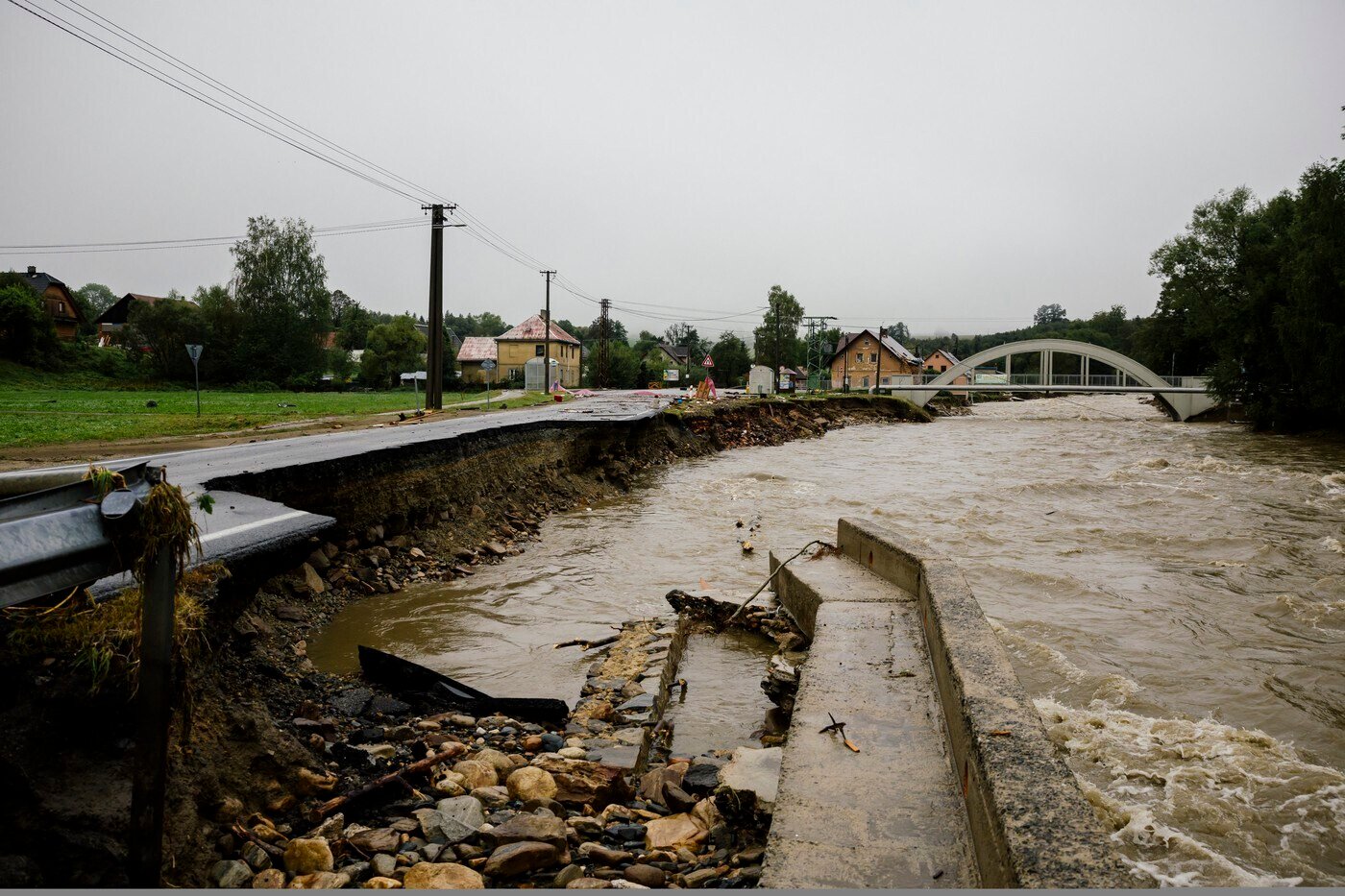 Meteorologové zmírnili povodňovou výstrahu. Klesají i hladiny na jihu Čech