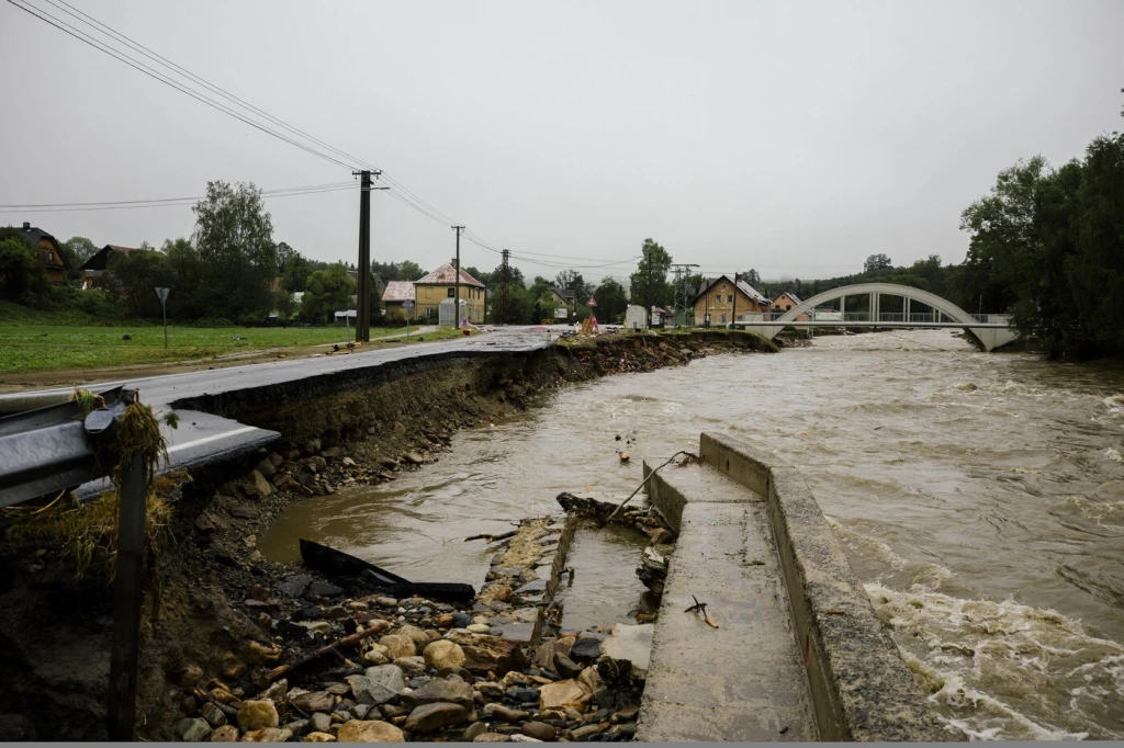 Meteorologové zmírnili povodňovou výstrahu. Klesají i&nbsp;hladiny na jihu Čech