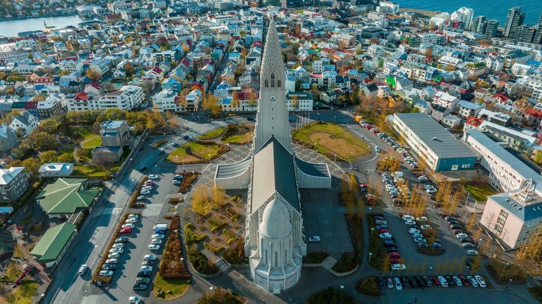 Guide to Reykjavík. Fermentovaný žralok, termální lázně či dechberoucí stavby