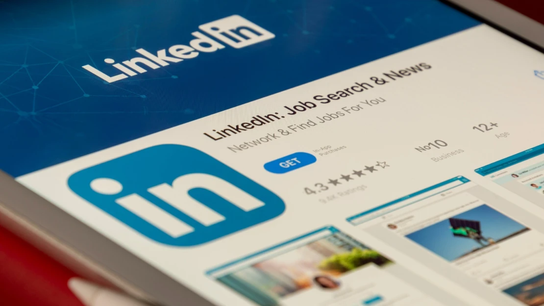 Nepodceňujte úvod a pište v první osobě. Pět tipů, jak vylepšit svůj LinkedIn profil