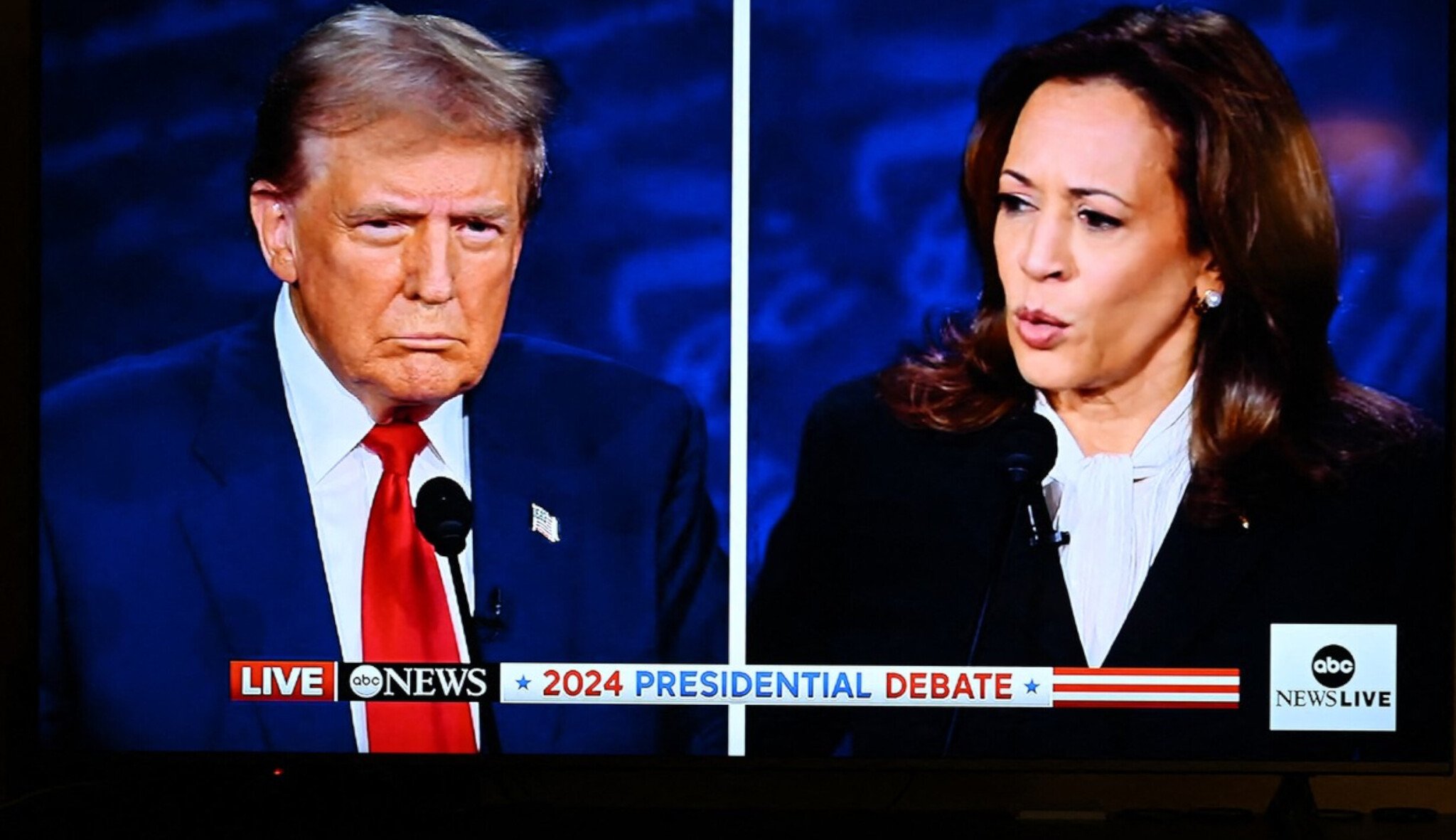 Harris ovládla první prezidentskou debatu. Trump připustil odvetu na „férové stanici“