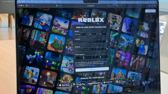 Pedofilové a&nbsp;nastřelené statistiky. Dětský hit Roblox má opět problémy