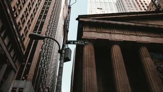 Wall Street čeká, jak Trump zamíchá s trhy. Kdo jsou žhaví kandidáti na akvizice?