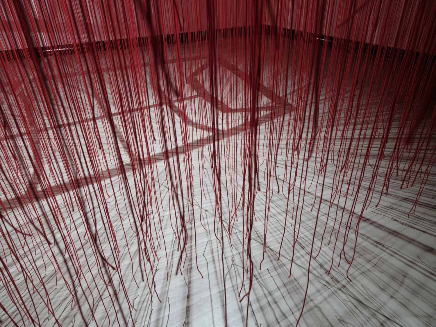 Chiharu Shiota v Kunsthalle Praha