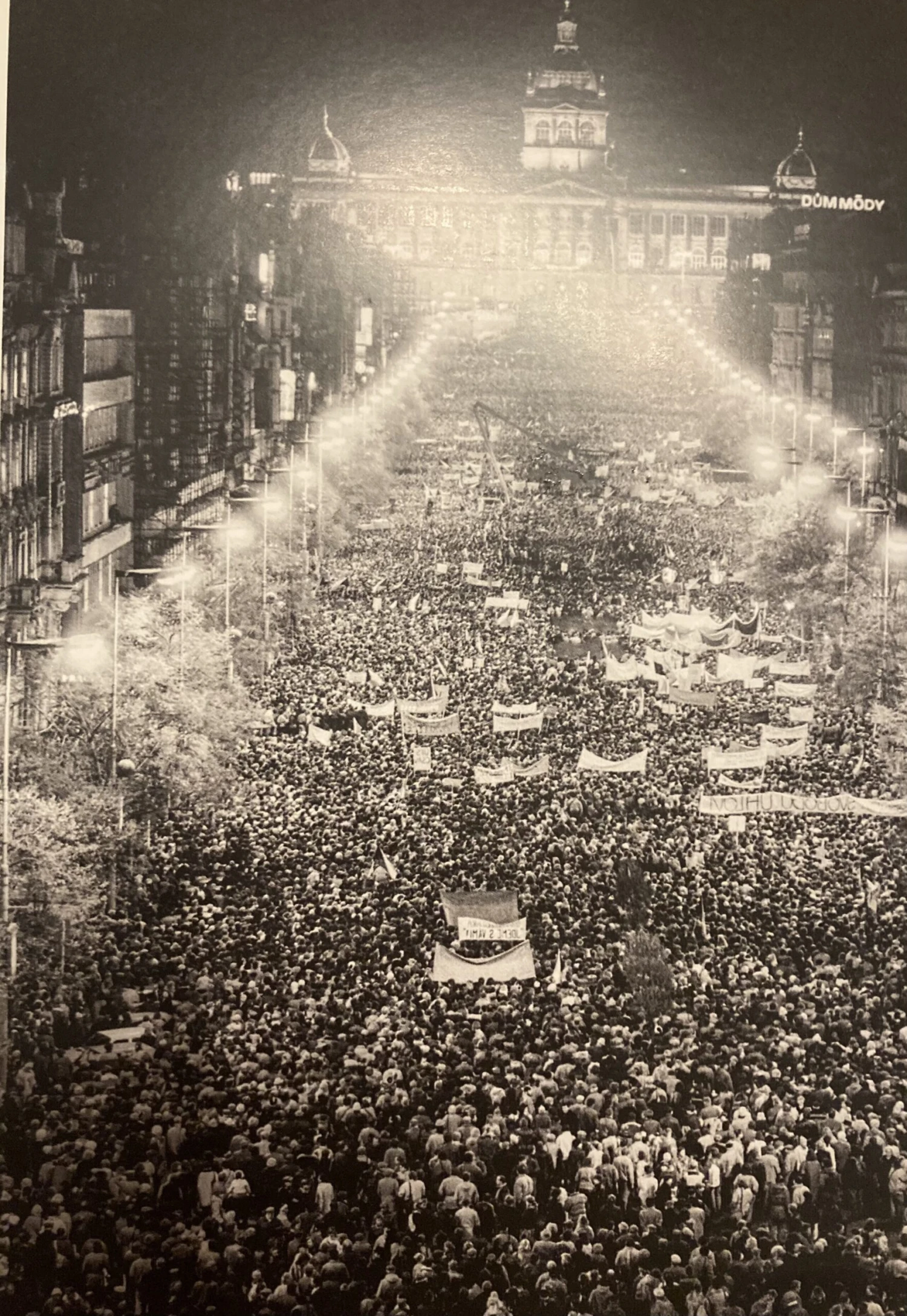 Fotografie Sametové revoluce od Jana Šibíka