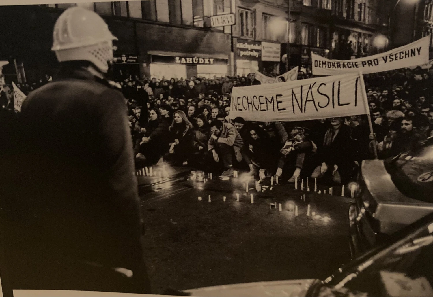 Fotografie Sametové revoluce od Jana Šibíka