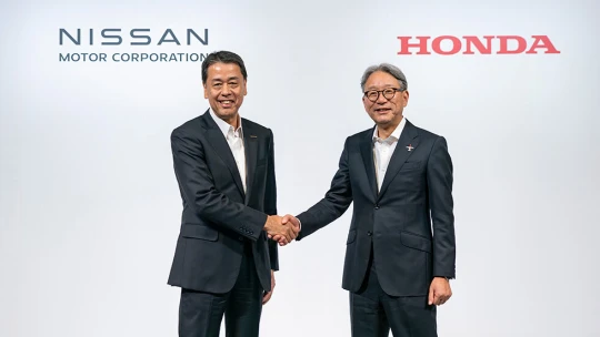 Honda a&nbsp;Nissan začaly jednat o&nbsp;fúzi. Rozhodnuto bude v&nbsp;červnu, předpokládají automobilky