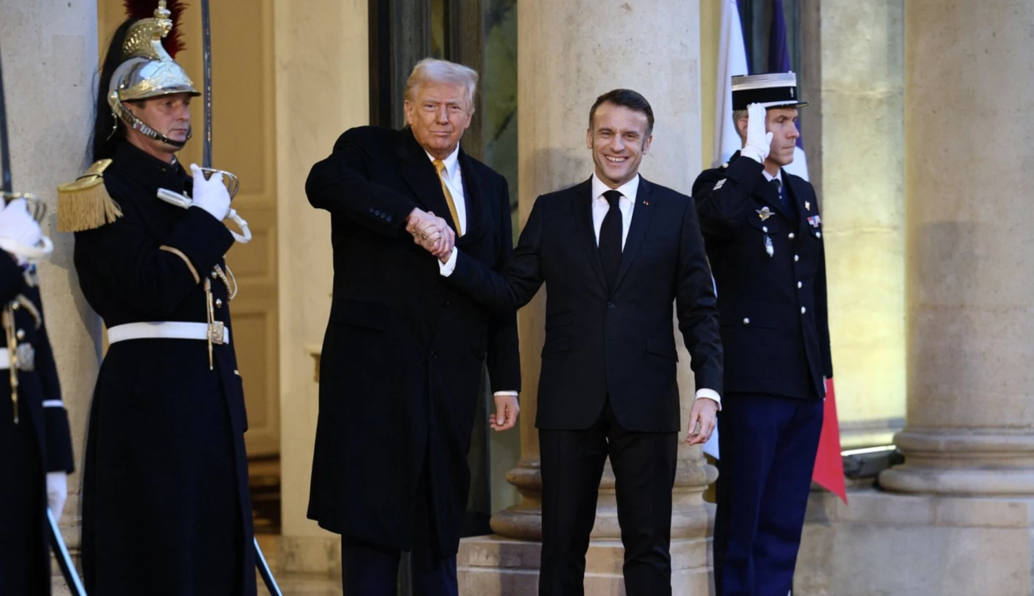 Macron před znovuotevřením Notre-Dame jednal s Trumpem a Zelenským