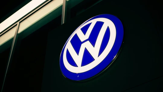 Do stávky v&nbsp;německých závodech Volkswagenu se zapojily desítky tisíc zaměstnanců