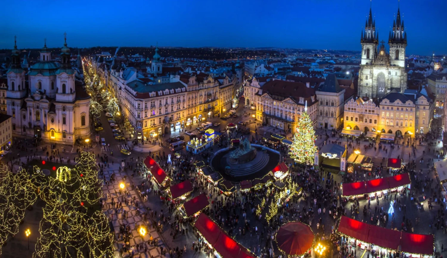 Vánoční trhy v Praze přilákají přibližně 750 tisíc turistů. Pětina návštěvníků je z Česka