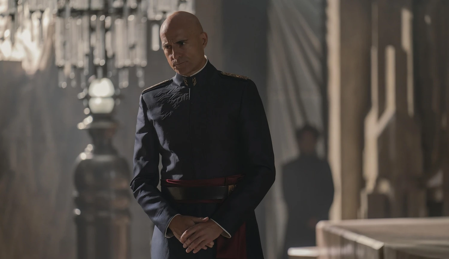 Podívat se na Dunu bez Paula Atreida může být zajímavější, míní herec Mark Strong