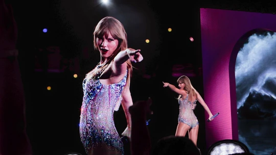 Taylor Swift přepsala historii. Eras Tour utržilo přes dvě miliardy dolarů