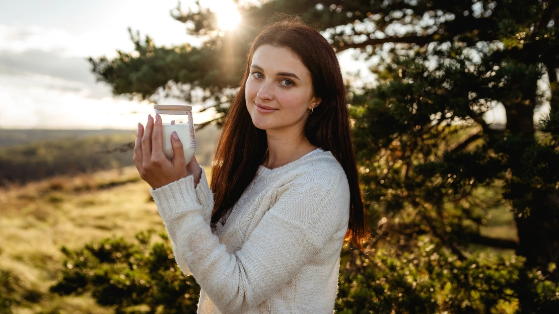 Přišla o sluch, a přece rozjela byznys. Přírodními svíčkami chce přinášet naději dalším