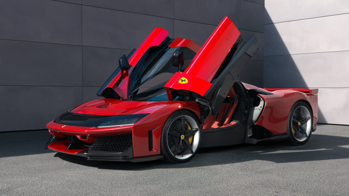 Elektrické Ferrari, omlazená Tesla i velká Dacia. Co letos vyjede na silnice?