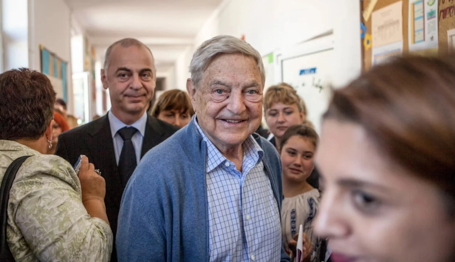 Nenáviděný finančník, který přivodil pád britské libry. Na čem zbohatl George Soros?